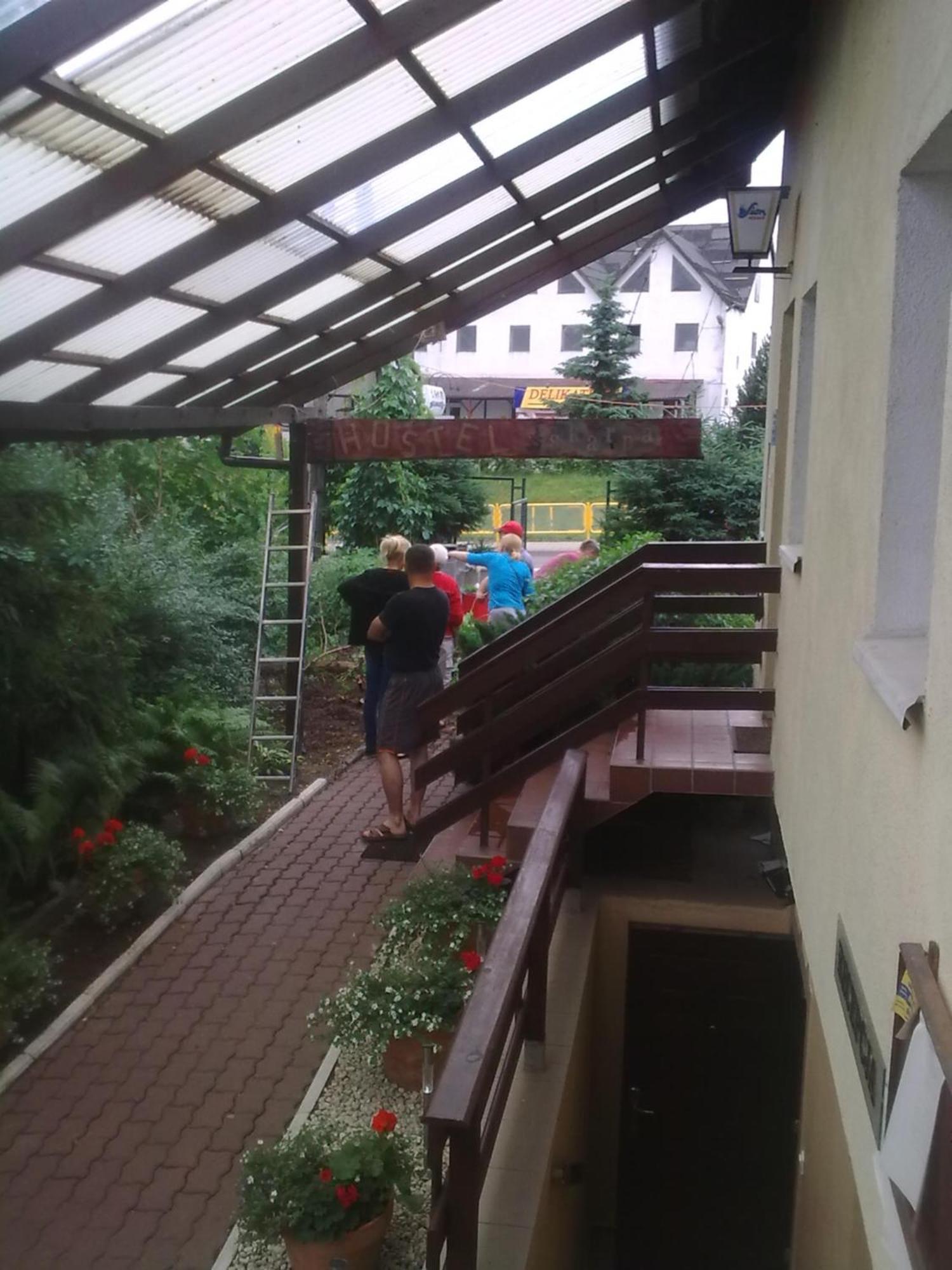 Apartamenty, Pokoje, Noclegi Pracownicze " Skarpa" Wilkasy Bagian luar foto