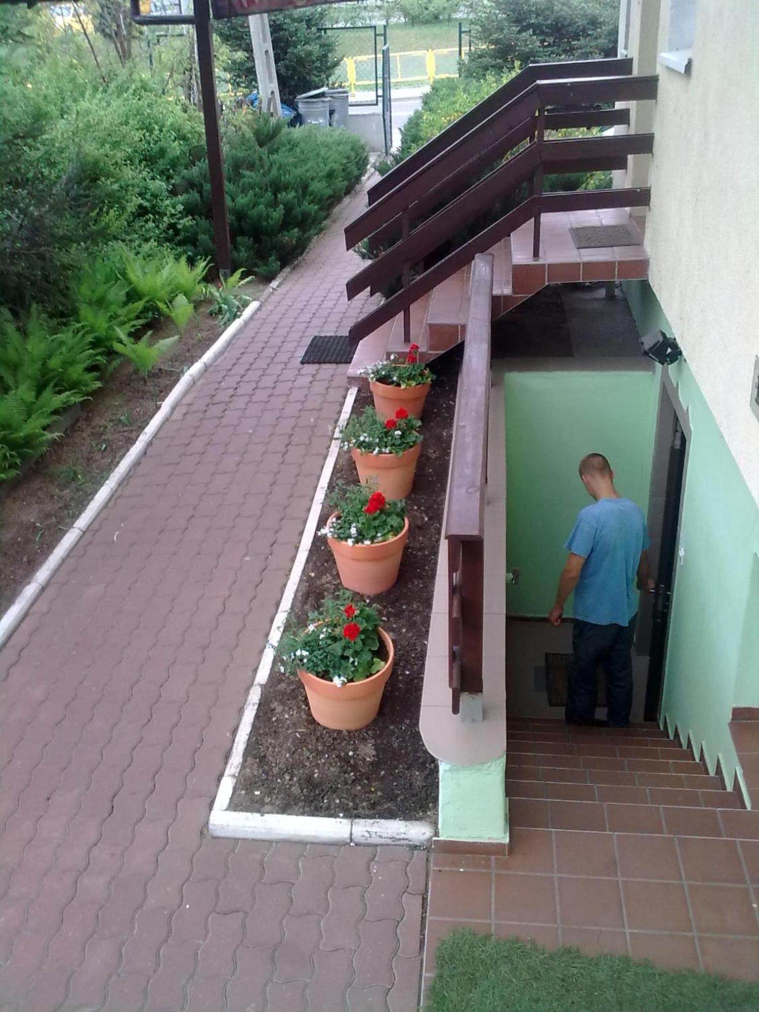 Apartamenty, Pokoje, Noclegi Pracownicze " Skarpa" Wilkasy Bagian luar foto