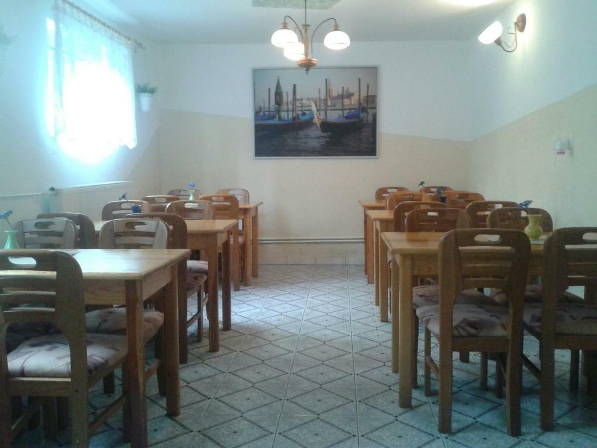 Apartamenty, Pokoje, Noclegi Pracownicze " Skarpa" Wilkasy Bagian luar foto
