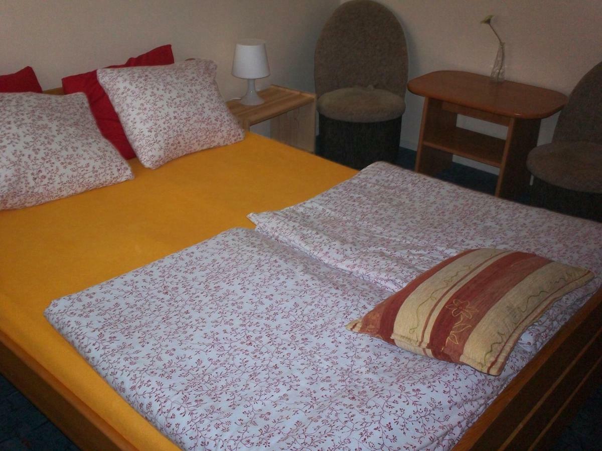 Apartamenty, Pokoje, Noclegi Pracownicze " Skarpa" Wilkasy Bagian luar foto